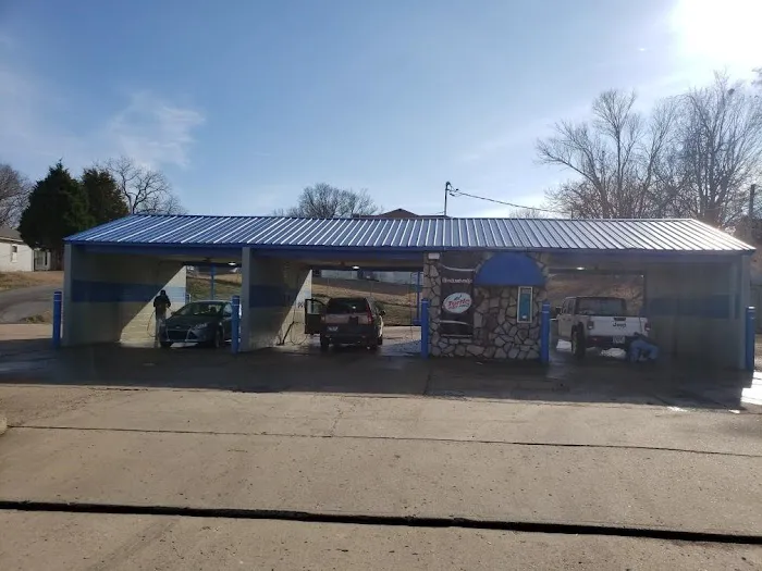 E-Z Clean Car Wash Picture 9