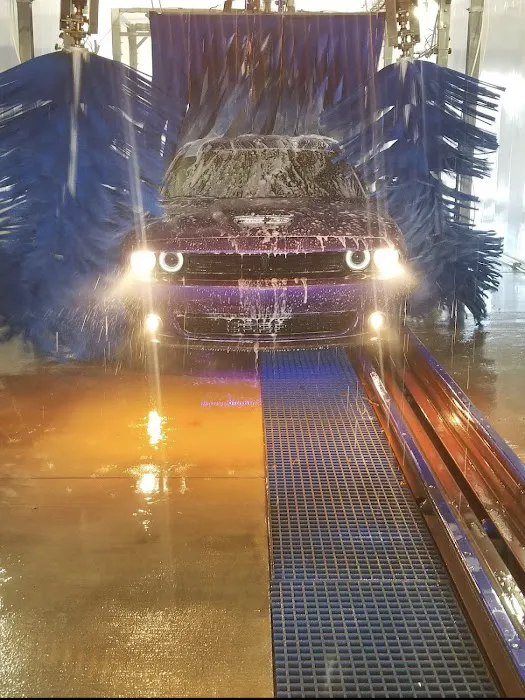 Tom's Car Wash Picture 3