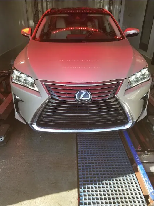 Tom's Car Wash Picture 1