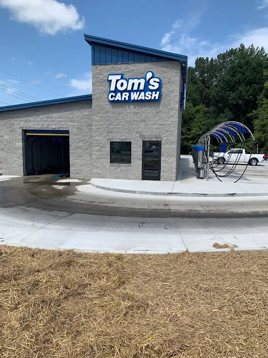Tom's Car Wash Picture 2