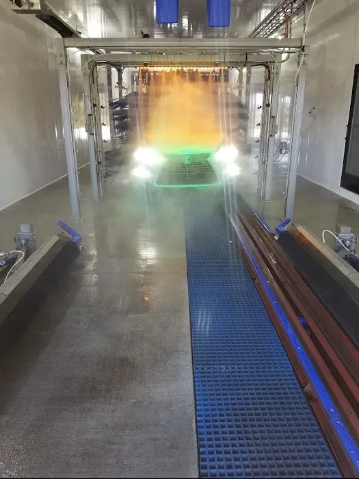 Tom's Car Wash Picture 5