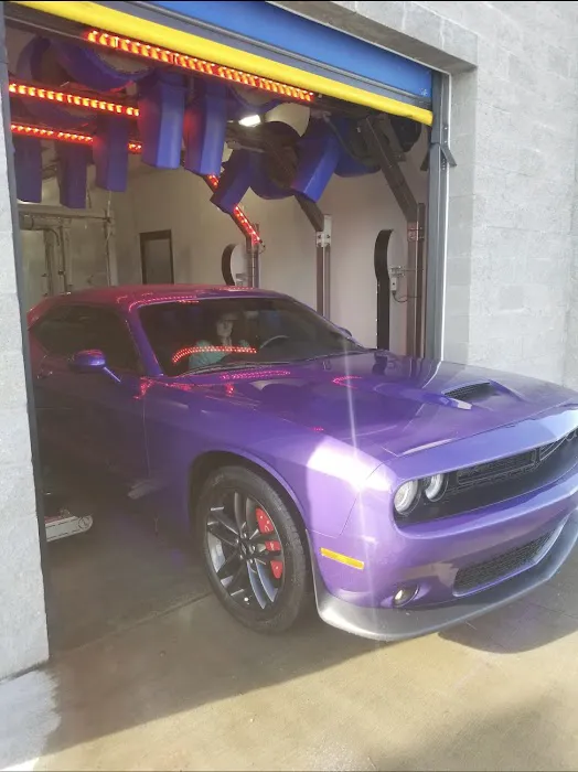 Tom's Car Wash Picture 4