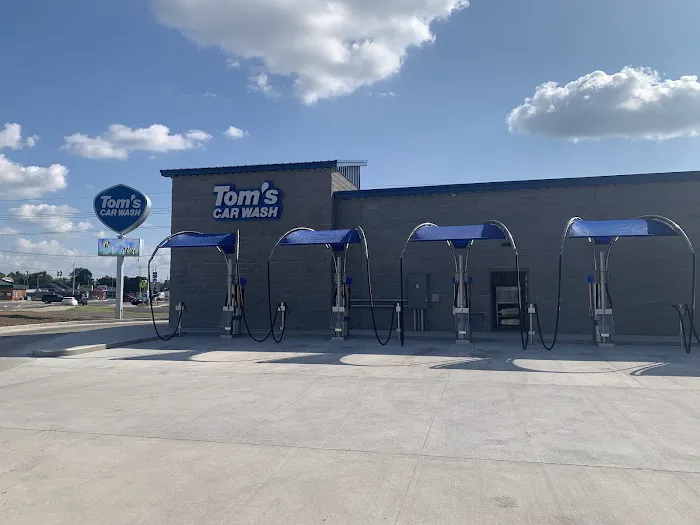 Tom's Car Wash Picture 10