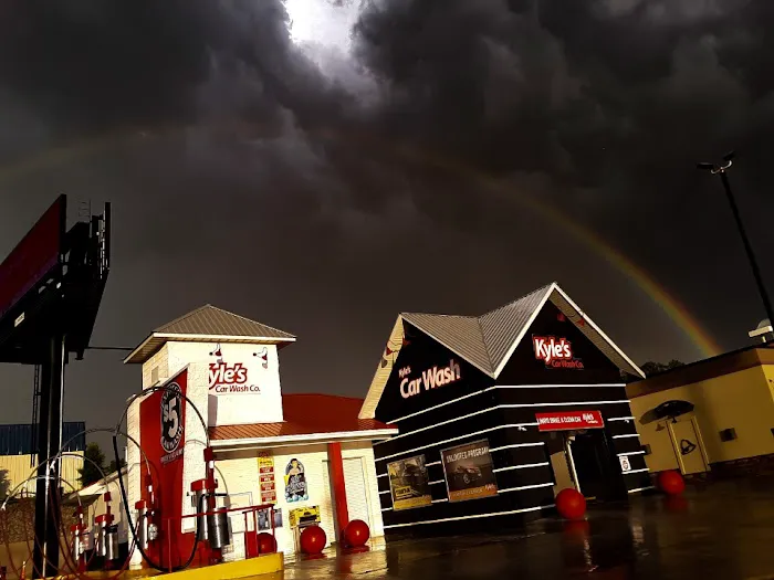 Kyle's Car Wash Picture 3