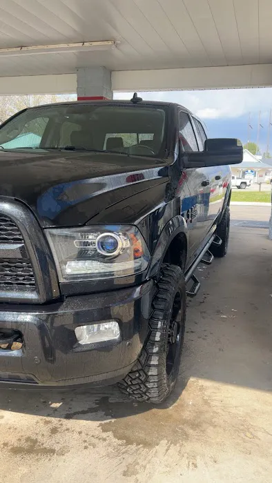 Clean & Shine Carwash Picture 1