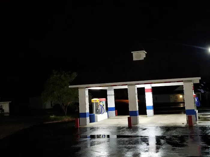 Clean & Shine Carwash Picture 3