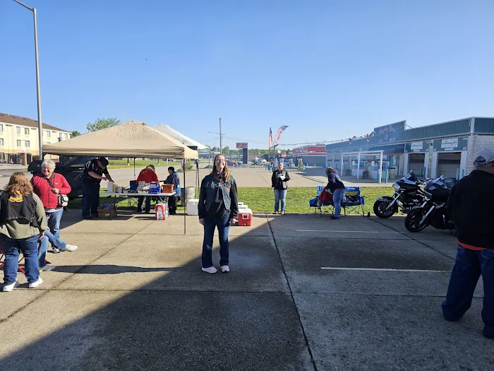 Mighty Kleen Car Wash Picture 2