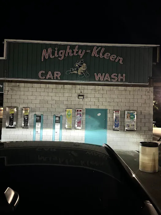Mighty Kleen Car Wash Picture 5