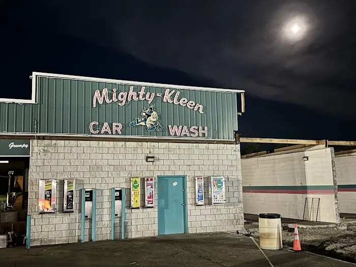 Mighty Kleen Car Wash Picture 6