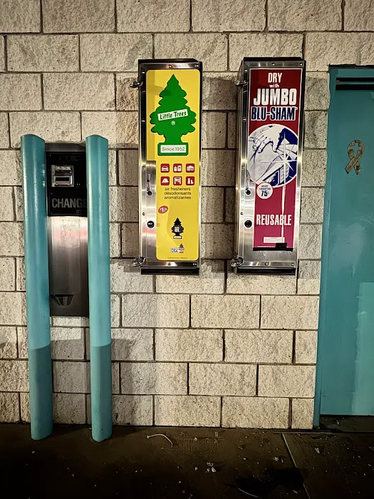 Mighty Kleen Car Wash Picture 7