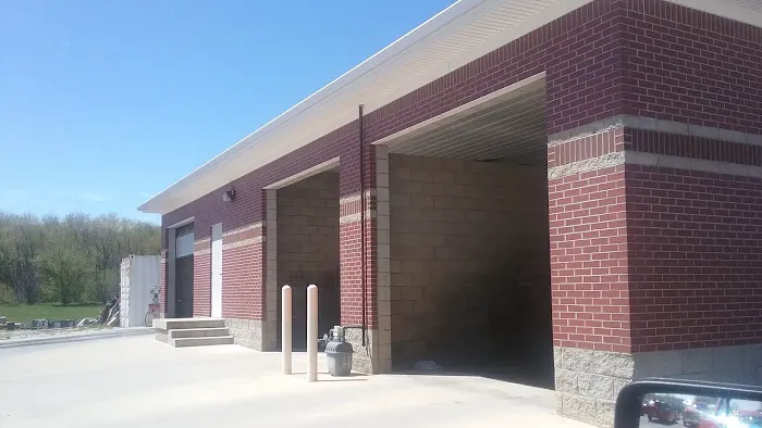 Eddies Car Wash Picture 1