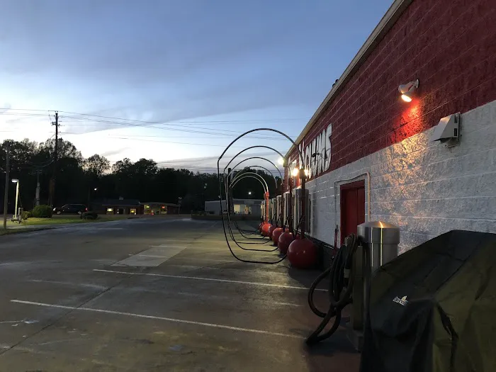 Finish Line Car Wash Picture 2