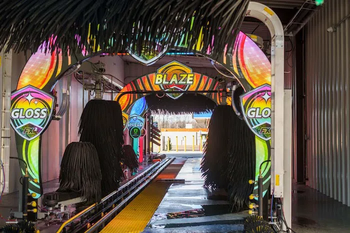 Wash N' Glo Car Wash Picture 1