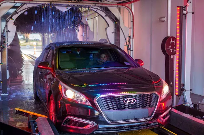 Wash N' Glo Car Wash Picture 5