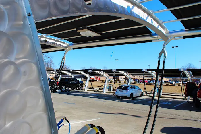 Parrot's Car Wash Picture 6