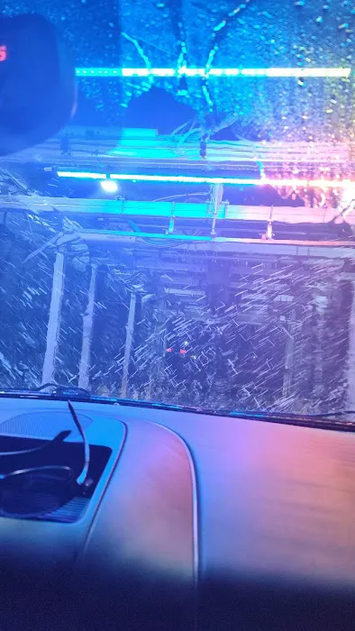 Parrot's Car Wash Picture 9