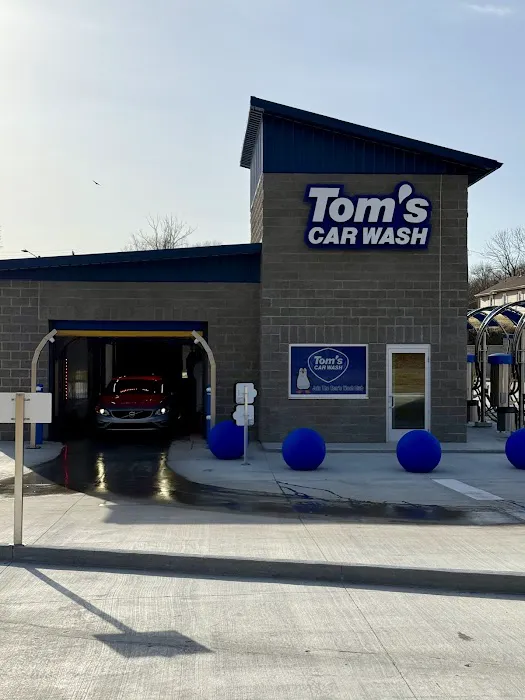 Tom’s Car Wash Picture 3