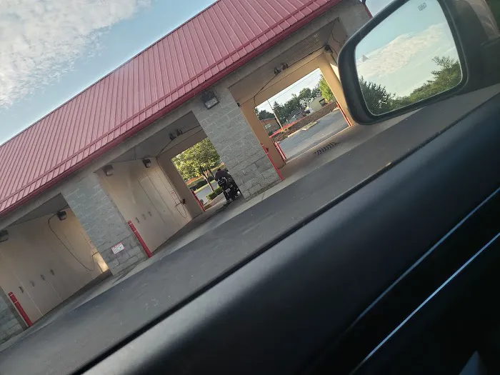 Hoosier Express Car Wash Picture 4