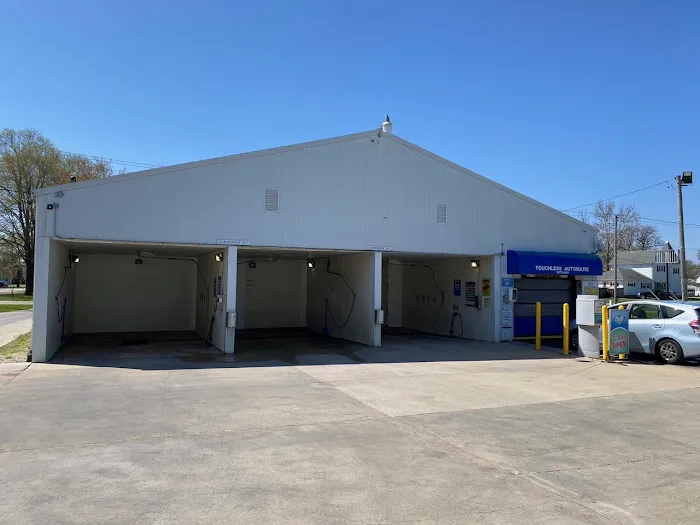 Gibson City Car Wash Picture 3