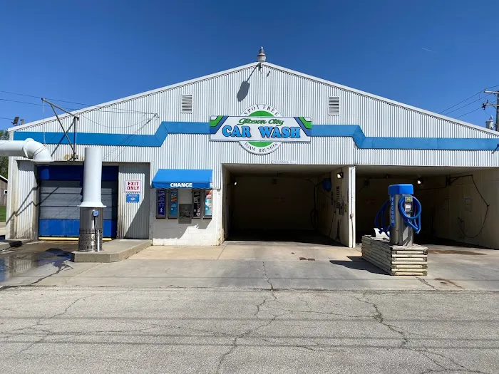 Gibson City Car Wash Picture 1
