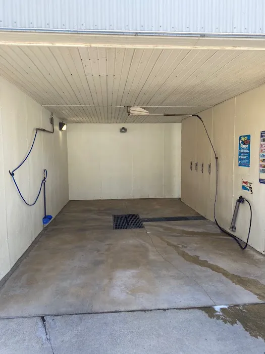 Gibson City Car Wash Picture 7
