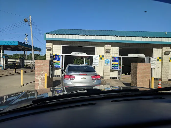 Wizard Car Wash Picture 3