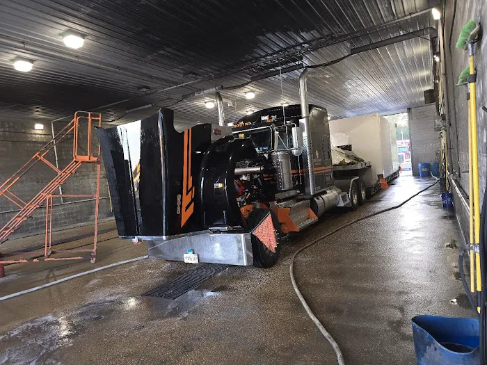 Finish Line Truck Wash Picture 2