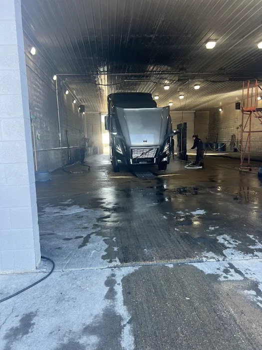 Finish Line Truck Wash Picture 6
