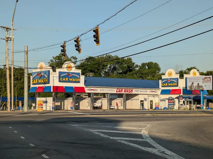 Jerry's Express Car Wash Picture 1