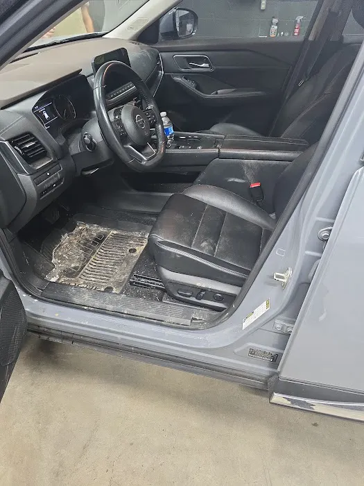 Unique Auto detailing Picture 3