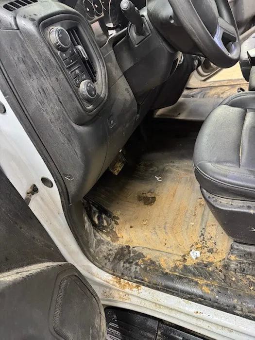 Unique Auto detailing Picture 9