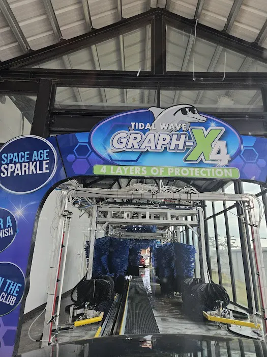 Tidal Wave Auto Spa | Car Wash Picture 1