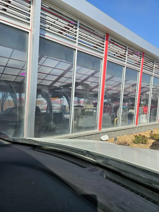 Tommy's Express® Car Wash Picture 7