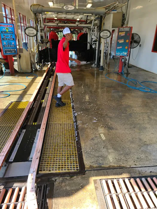 Rhyno Car Wash Picture 10