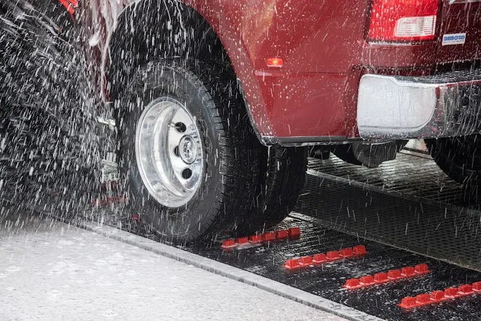 Tommy's Express® Car Wash Picture 7