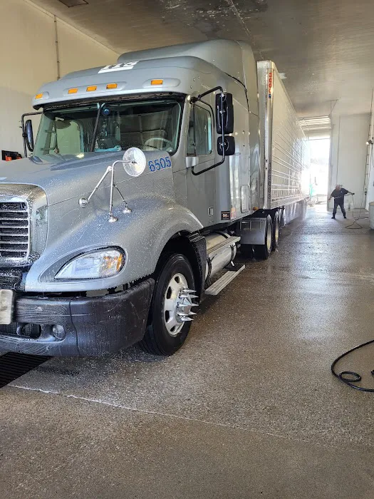 Turtle's Truck Wash Picture 6