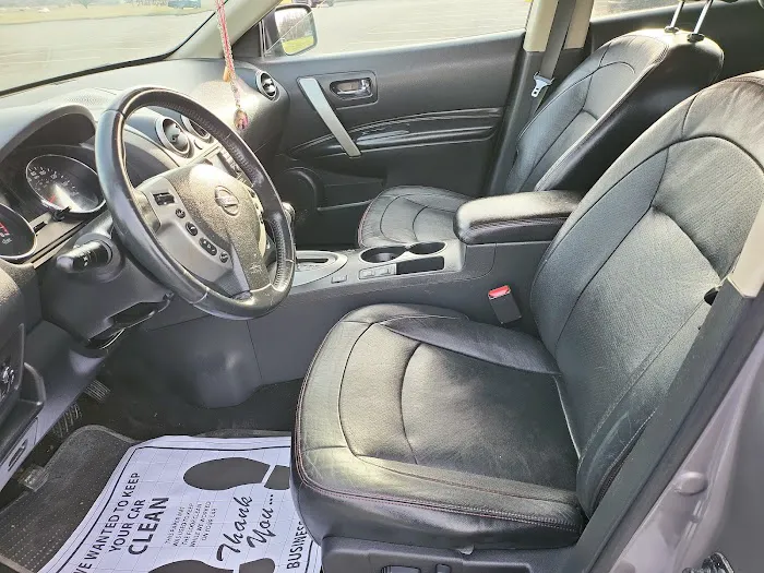 Blue Moon Car Wash Picture 1