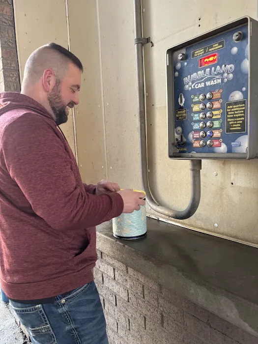 Bubble Land Car Wash Picture 4