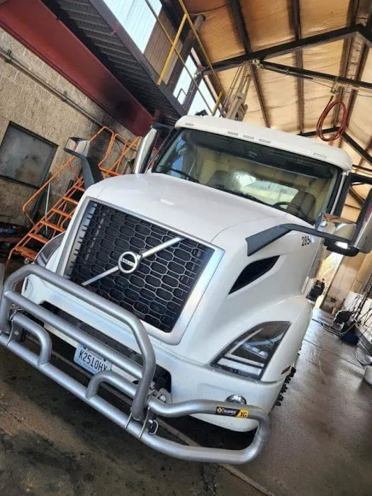 B&B Truck Wash Picture 5