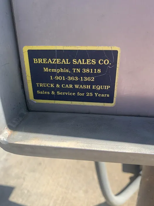 Self service car wash Picture 4