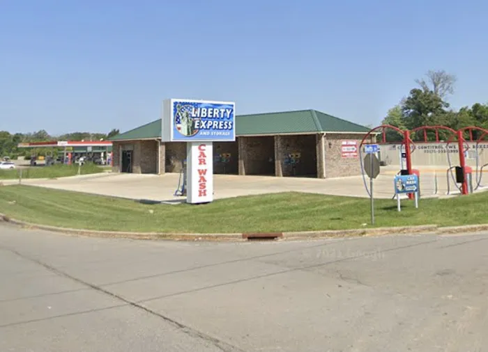 Liberty Express Carwash Picture 3