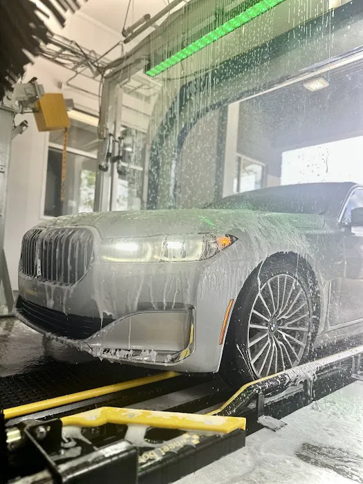 Whistle Express Car Wash Picture 5