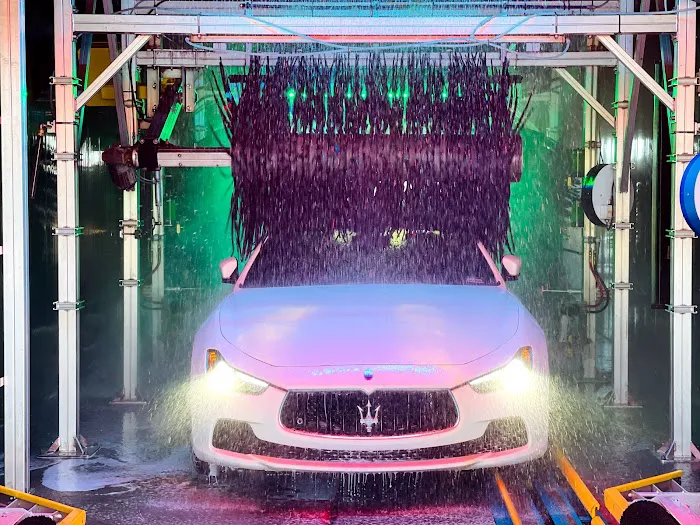 Thoroughbred Express Auto Wash Picture 3