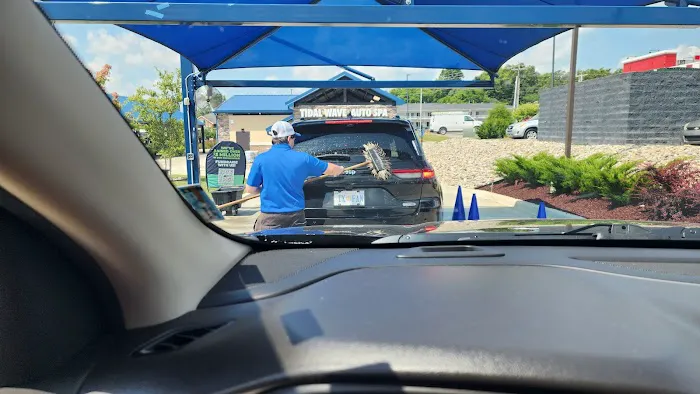 Tidal Wave Auto Spa | Car Wash Picture 4