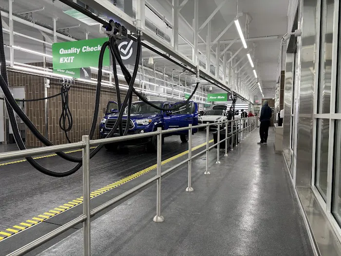 Crew Carwash Picture 7