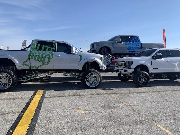 R&T HAND CAR WASH Picture 1