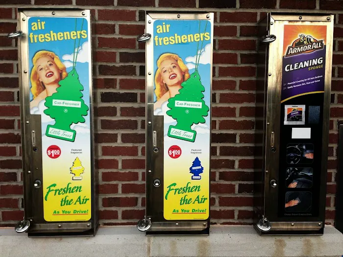 Brad's Car Wash Picture 4