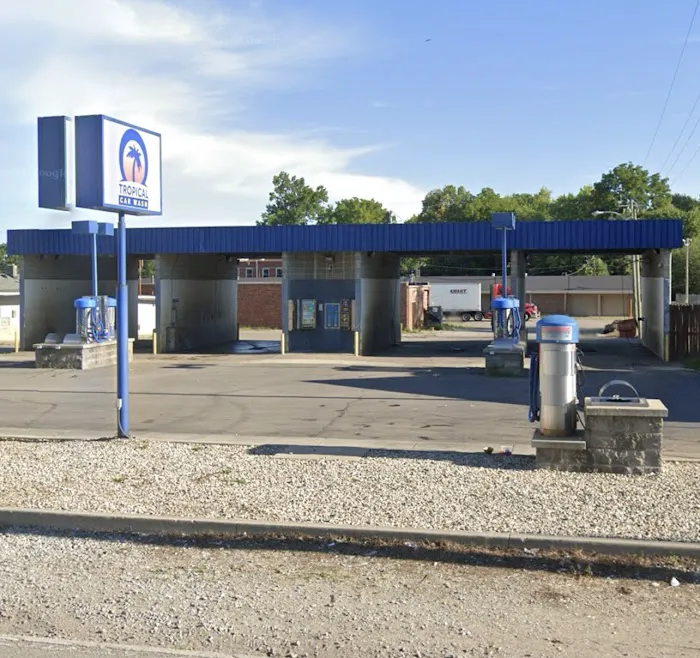 TROPICAL CAR WASH Picture 2