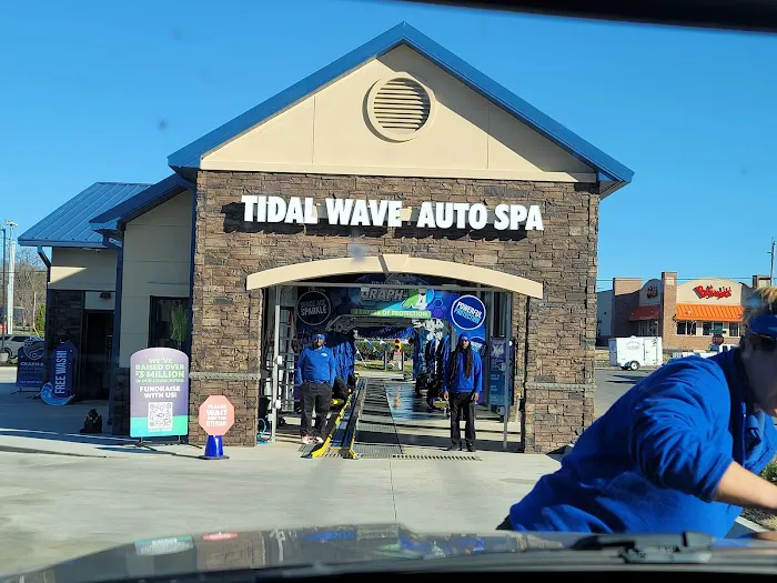 Tidal Wave Auto Spa | Car Wash Picture 6