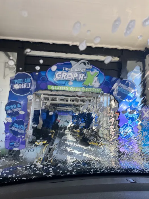 Tidal Wave Auto Spa | Car Wash Picture 10